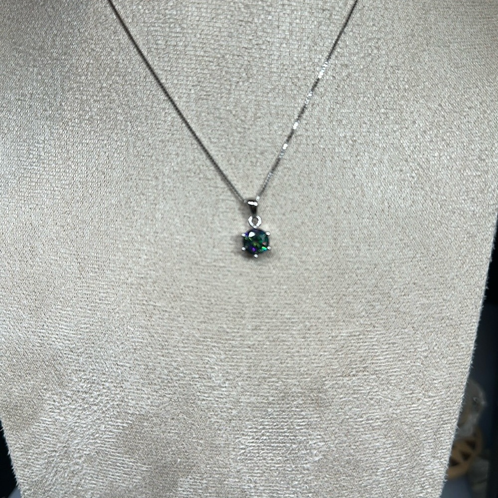 1ct rainbow color moissanite
